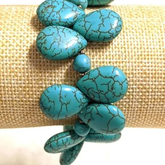Teardrop Shaped Blue Howlite Turquoise Beaded Stretchy Bracelet - Picture 6 of 6